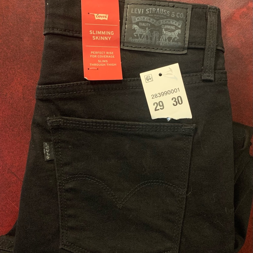 Levi’s Jeans- black slimming skinny jeans- size 29 x 30. NWT!